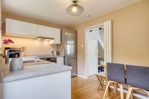 Kitchen- click for photo gallery